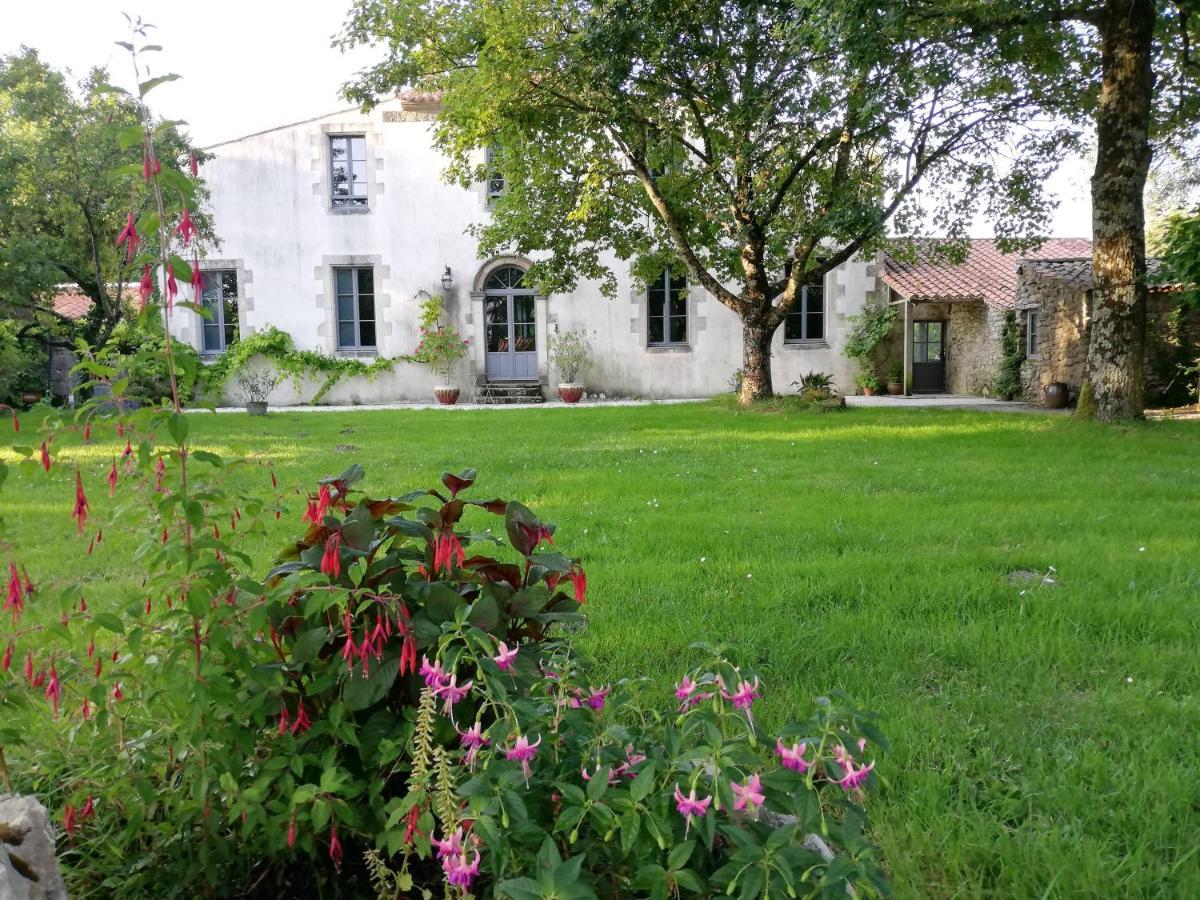 Bed and Breakfast Au Logis De La Mongie Soullans Exterior foto